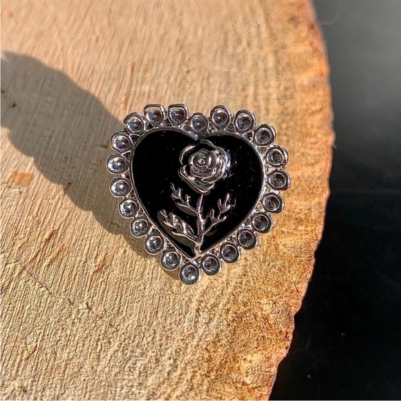 Vintage Styled Heart Shaped Rose Black Grunge Punk Statememt Floral Ring Size 9 - Picture 2 of 10